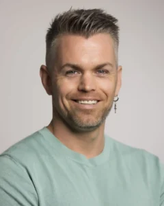 David Bidaud, coach professionnel LGBTQIA+ en présentiel à Paris 20 et en visioconférence.
